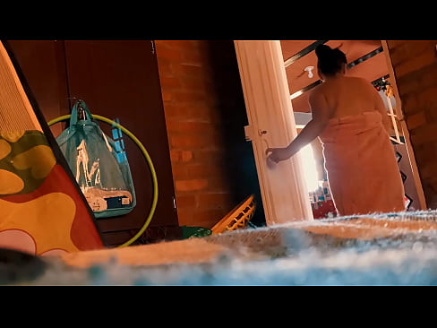 ❤️ 我叔叔跟著我去洗澡，他在我洗澡的時候操我。 ️❌ 蕩婦 在我們 ❌️❤