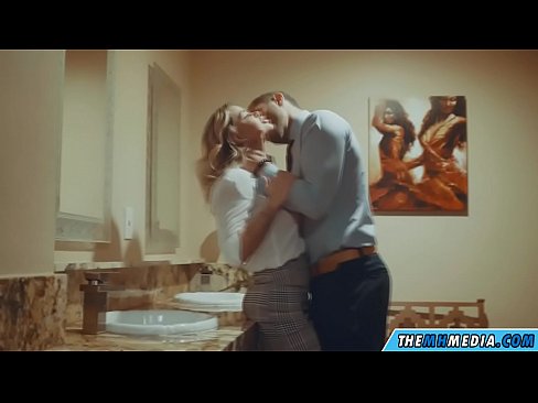 ❤️ 當一個豐滿的金發女郎在公共廁所引誘你時 ️❌ 蕩婦 在我們 ❌️❤